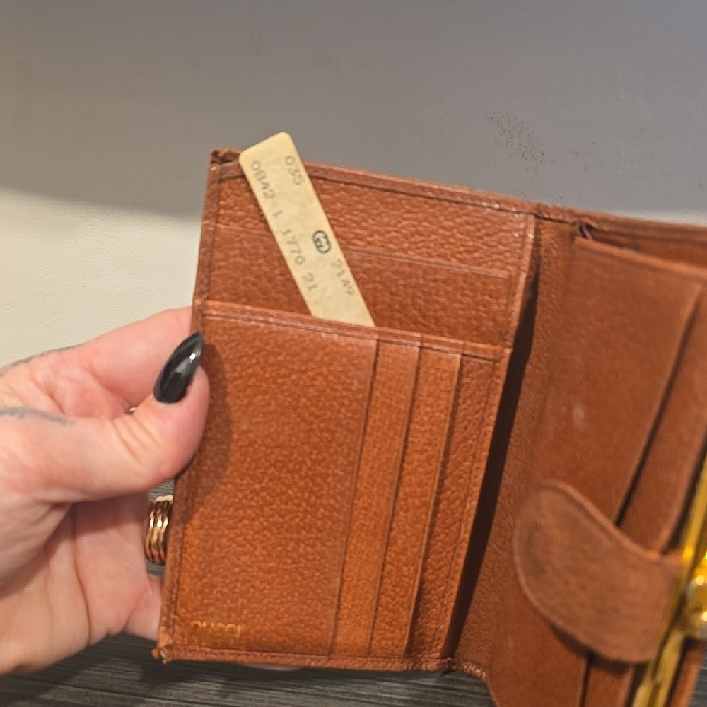 Gucci Tan Leather Wallet with Green and Red Accent - Picture 8 of 14